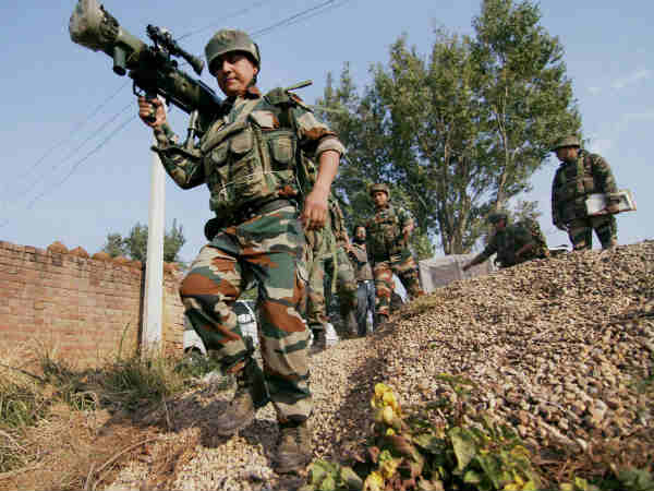 जम्मू कश्मीर के कठुआ में आतंकियों के साथ मुठभेड़ की घटना में सुरक्षाबलों ने एक आतंकी को मार गिराया है। ये आतंकवादी जैश-ए-मोहम्मद के बताए जा रहे है।