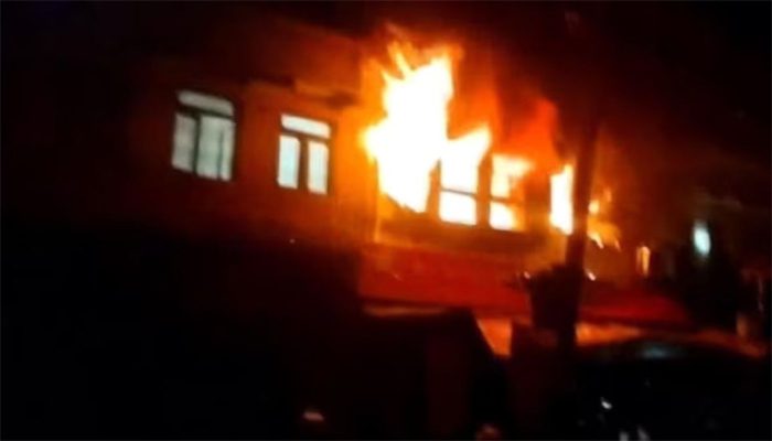 एक ही परिवार के पांच लोग जिंदा जले, दंपति और तीन बच्चों की मौत, हत्या की आशंका