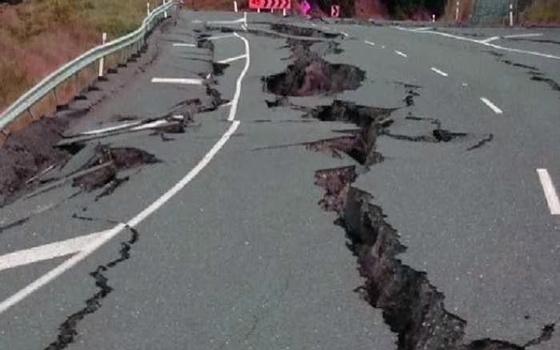 एक ही दिन में भूकंप के 155 झटकों से कांपा जापान, 13 की मौत, सुनामी का खतरा अभी भी बरकरार