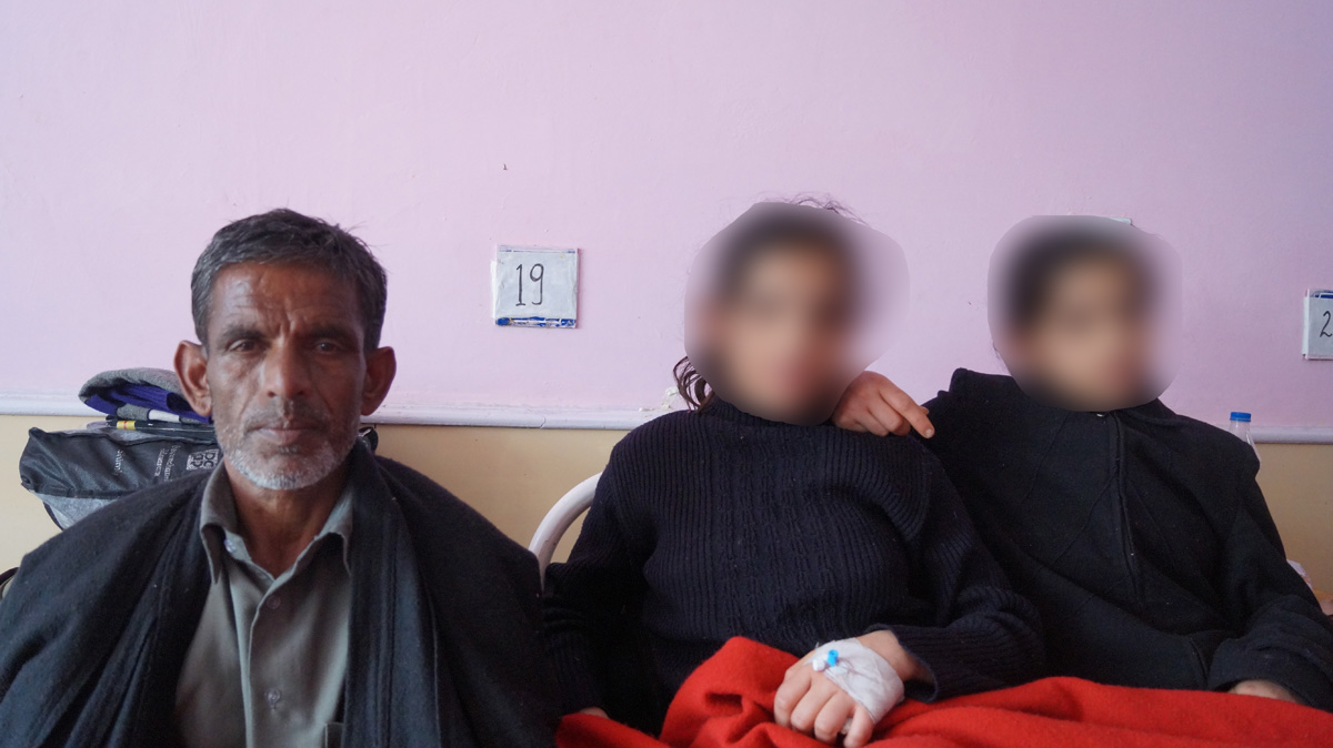 अवैध बाल आश्रम किया सील, यहां जमीन पर सो रही थीं 25 बेटियां, आप भी जानें बेटियां कितनी सुरक्षित…