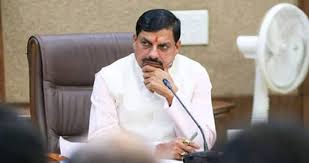 मां से लिपटकर बोली दाढ़ी वाले अकंल ने किया मेरे साथ गलत काम, मुख्यमंत्री ने दिए बड़े एक्शन के ऑर्डर