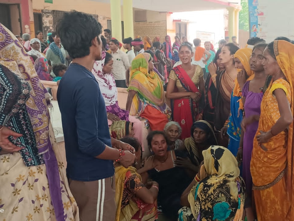 एक ही परिवार के 8 लोगों के शव देख कांप उठा कलेजा, चाहकर भी अपनों को नहीं बचा सके