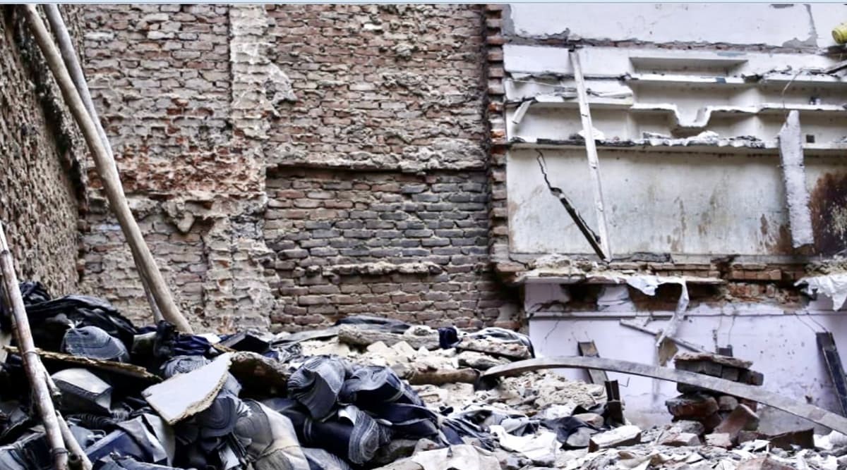 भारी बारिश बनी काल: निर्माणाधीन मकान की दीवार गिरने से आठ बच्चे दबे, तीन की मौत