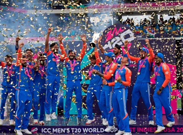 BCCI ने तो दे दिए 125 करोड़, जानें रोहित और विराट को मिलेंगे कितने रुपए