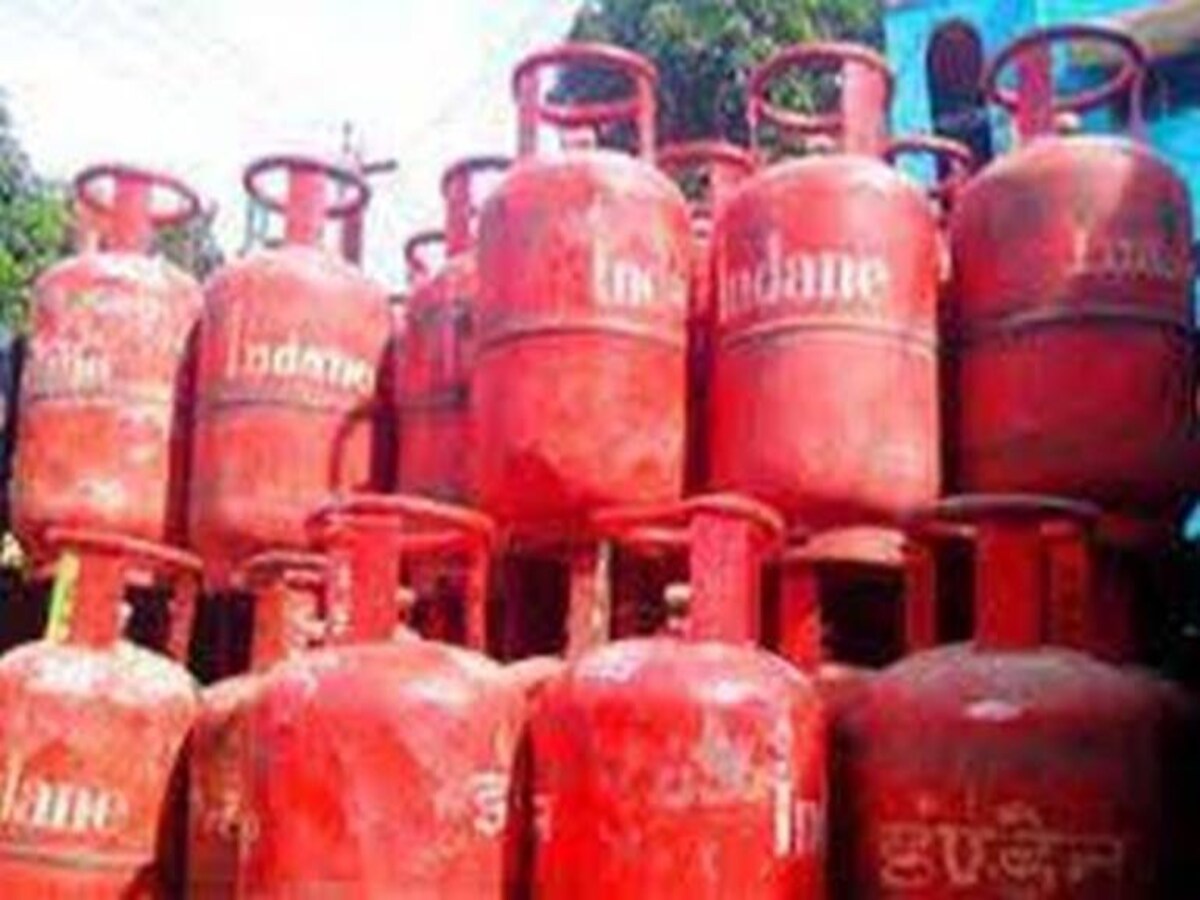 LPG Cylinder में 200 रुपये की कटौती, Petrol-Diesel में ₹2 की कमी, आर्थिक सर्वेक्षण में ईंधन की कीमतों पर चर्चा