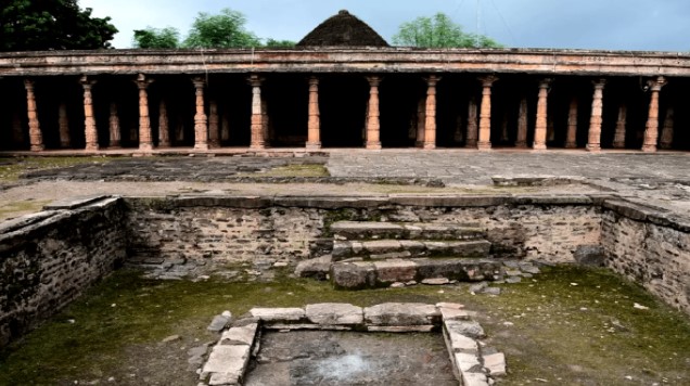 हिंदू-मुस्लिम के बाद जैन समाज का भोजशाला पर दावा, खुदाई में निकली मूर्तियां उनके देवी-देवताओं की, कोर्ट में याचिका मंजूर