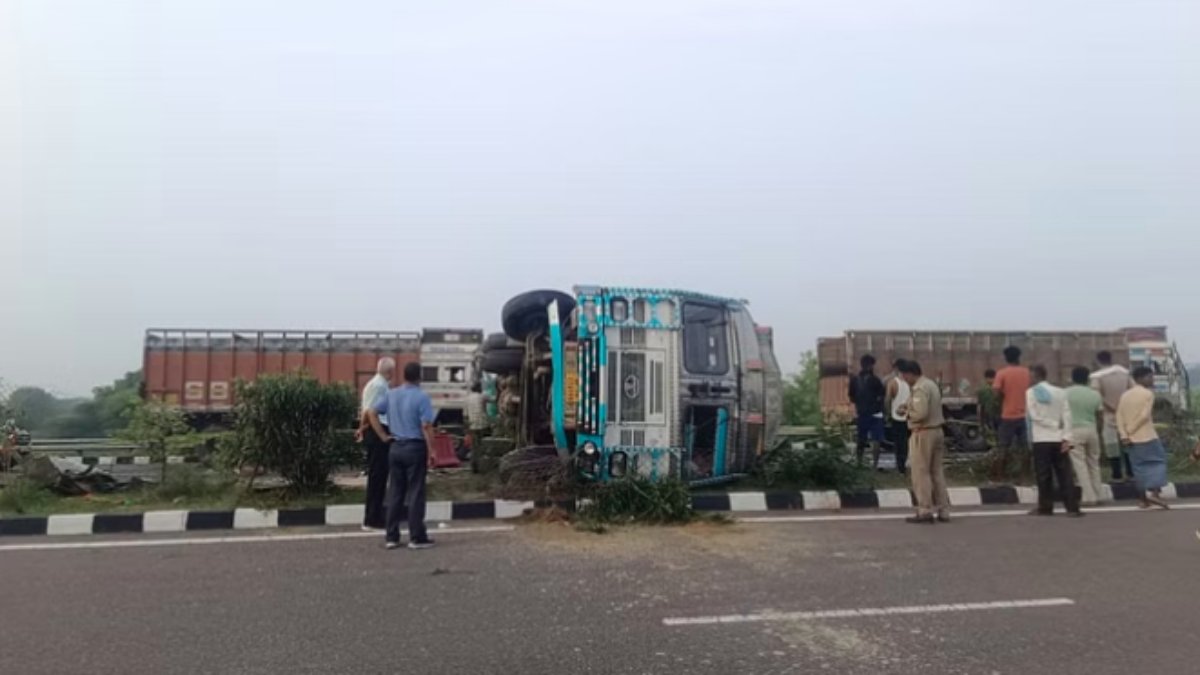 उन्नाव में दर्दनाक हादसा, बिहार से दिल्ली जा रही डबल डेकर बस में दूध टैंकर ने मारी टक्कर, 18 यात्रियों की मौत