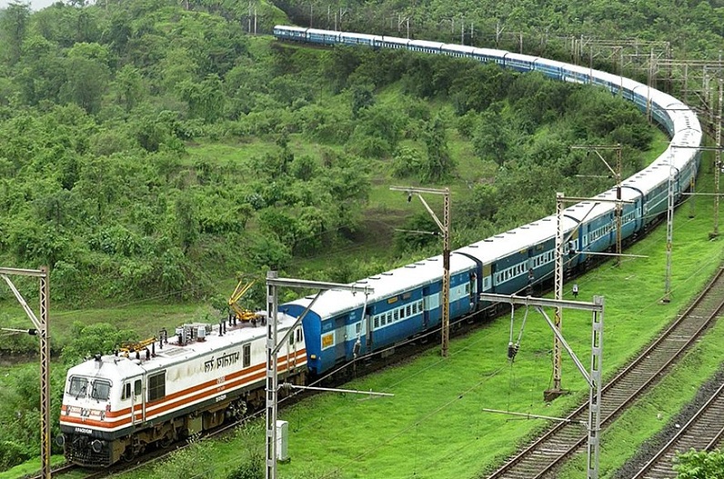 आपने भी कभी ना कभी ट्रेन से सफर जरूर किया होगा लेकिन क्या आपको पता है की भारत की सबसे छोटी ट्रेन जर्नी कौनसी है और उसका किराया कितना है