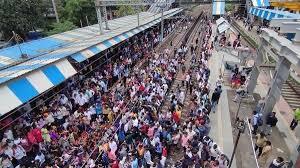 प्रयागराज में महाकुंभ की भारी-भीड़ को देखते हुए रेलवे ने कई ट्रेनों को निरस्त किया है। भोपाल मंडल की 16 ट्रेनों को इसमें शामिल किया गया है।