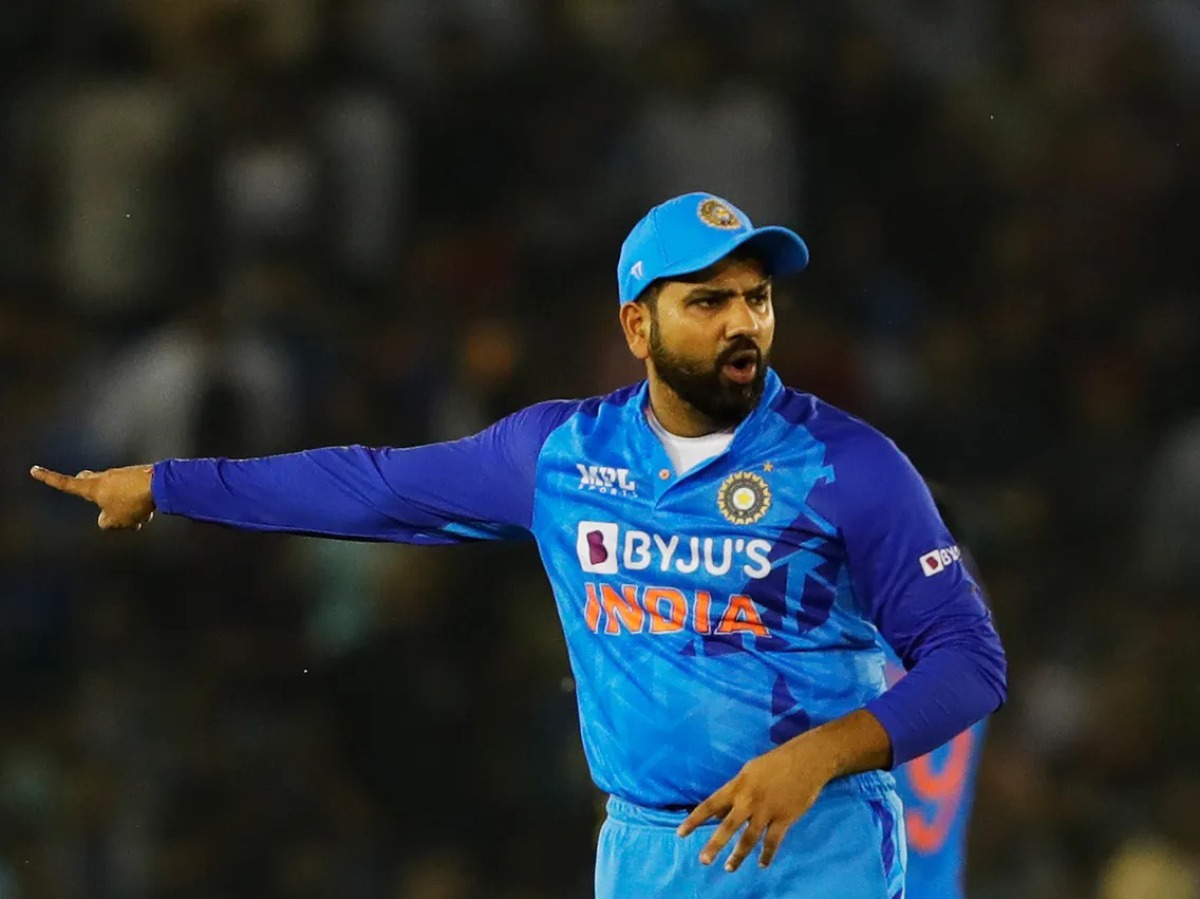 SL vs IND 1st ODI: 14 गेंदों पर 1 रन नहीं बना पाने पर फूटा रोहित शर्मा का गुस्‍सा, जानें किस पर फोड़ा मैच टाई होने का ठीकरा
