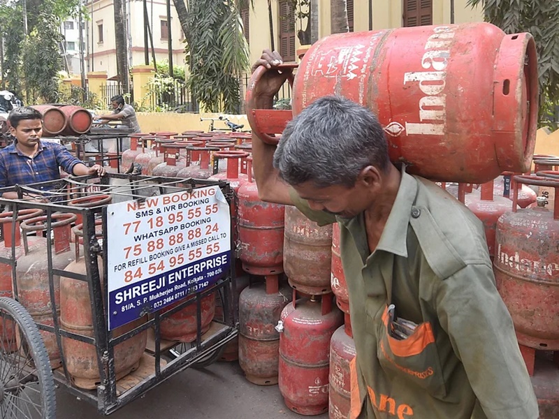 एलपीजी सिलेंडर के बड़े दाम, दिल्ली से मुंबई तक के जानिए नए रेट