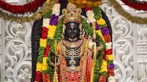 रामलला प्राण-प्रतिष्ठा की पहली वर्षगांठ अयोध्या में मनाई जा रही है। इस मौके पर रामलला का पंचामृत अभिषेक किया गया और उन्हें पीतांबर वस्त्र पहनाए गए।