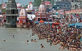 महाकुंभ 2025 के कार्यों में गड़बड़ी जल निगम विभाग की दो अधिकारियों पर भारी पड़ी। मंडलायुक्त की जांच में दोषी पाए जाने पर जल निगम विभाग के एई और जेई को निलंबित कर दिया गया है।