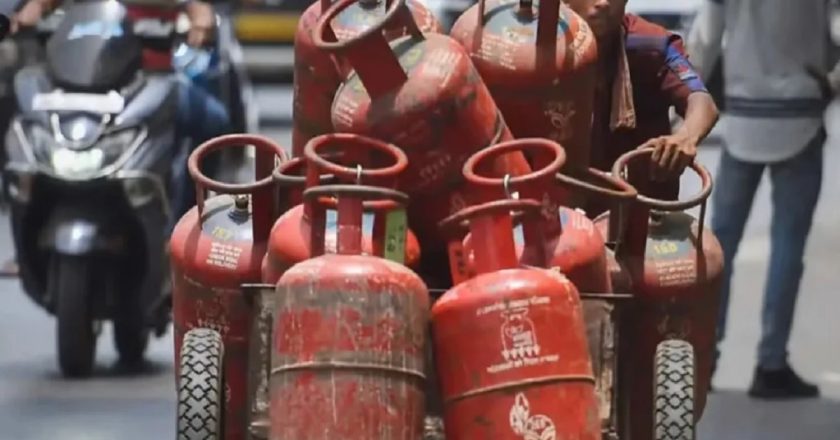 नए साल का तोहफा, सस्ता हुआ LPG सिलेंडर