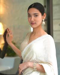 एक्ट्रेस मेधा शंकर अपनी नई फिल्म के लिए तैयार हैं। वह निम्रत कौर के साथ काम करेंगी।