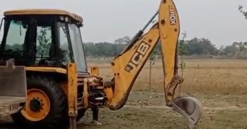 Gonda: डीएम सख्त अवैध खनन पर बड़ी कार्रवाई, जेसीबी समेत 4 ट्रैक्टर ट्राली जब्त
