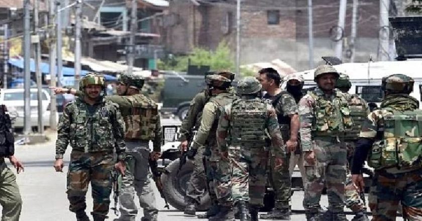 LoC पर फायरिंग कर पाकिस्तानी सेना ने की आतंकियों को घुसपैठ कराने की कोशिश, भारत ने मार गिराया