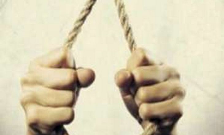 Carpenter Contractor Suicide Case : भारत के कपड़ों से लिपट रोते हुए बोली पत्नी वर्षा… पैसे नहीं, मुक्ता मैडम जेल में चाहिए