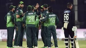 NZ vs PAK 3rd ODI: न्यूजीलैंड के फील्डर ने इमाम उल हक को मारा ऐसा थ्रो, एम्बुलेंस से जाना पड़ा बाहर, क्रिकेट जगत में मची सनसनी