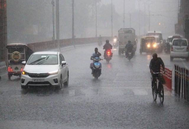 लखनऊ का मौसम हुआ सुहाना: तेज हवाओं और बादलों ने दी तपिश से राहत, तापमान में 5 डिग्री की गिरावट