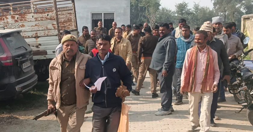 नायब तहसीलदार को दौड़ा-दौड़ाकर पीटा, बचाओ-बचाओ चिल्लाते रहे लेकिन…