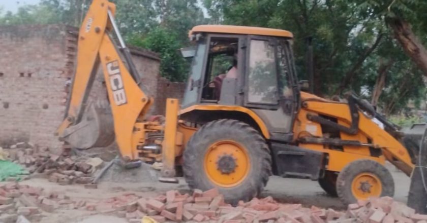 बहराइच में बुलडोजर एक्शन, भारत-नेपाल सीमा पर योगी सरकार का अतिक्रमण हटाओ अभियान तेज