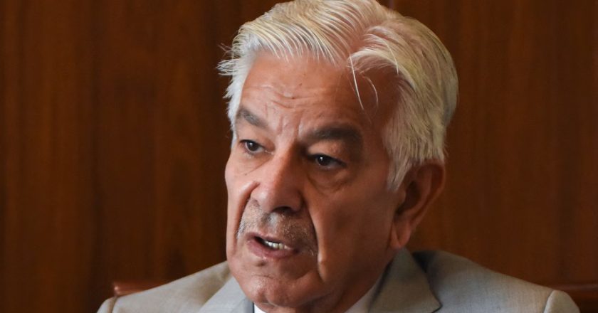 पाकिस्तानी रक्षा मंत्री की भारत को गीदड़भभकी, कहा – “अगर सिंधु नदी का पानी रोका तो हम कर देंगे हमला”