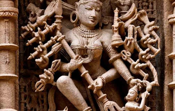 कुंड सहेजने गए, निकल आई 12वीं सदी की प्राचीन मूर्तियां