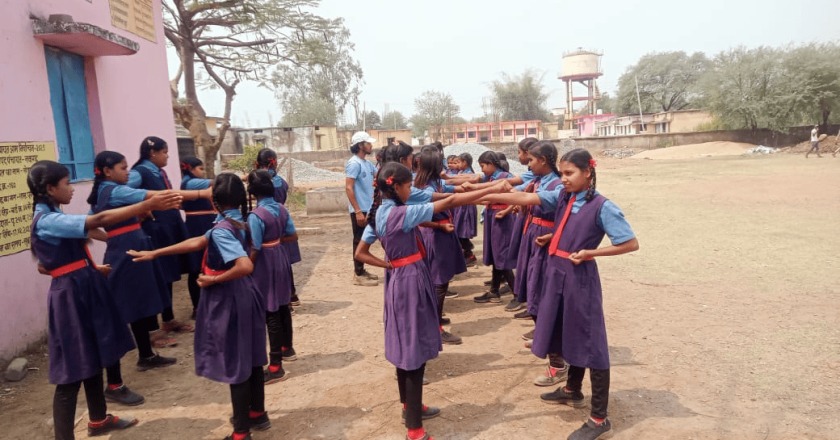 विद्यालयी छात्र-छात्राओं को आत्मरक्षा प्रशिक्षण