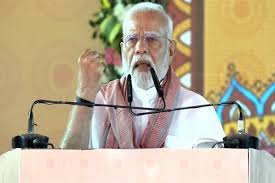 बिहार की यात्रा पर पीएम मोदी, गुजरात बनाम बिहार के विकास के मुद्दे पर विपक्षी दलों के सवालों से घिरे प्रधानमंत्री