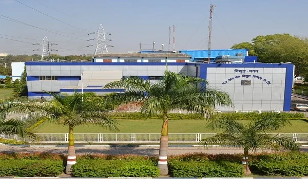 MP में बिजली कंपनी ने निकाली भर्ती, संविदा कर्मी बोले- पहले हमें नियमित करो