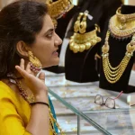 सोने में फिर आई बड़ी गिरावट, चांदी भी लुढ़की, जानिए क्या रह गए हैं भाव