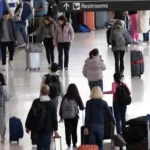 अमेरिका में सरकारी शटडाउन का असर: 32 लाख से ज़्यादा यात्रियों की फ्लाइट्स रद्द/निलंबित